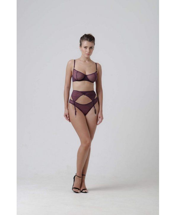 группа наоми в лифчике. вашари. O she. On her face. O she.